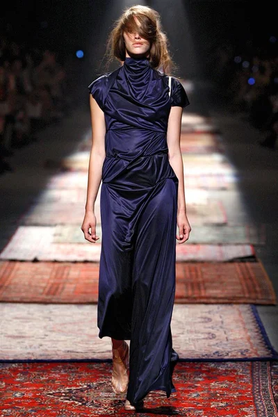 Look 3